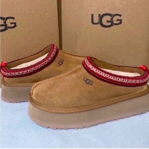 UGG TAZZ
BRAND NEW
NO BOX
SIZE 9 WOMEN